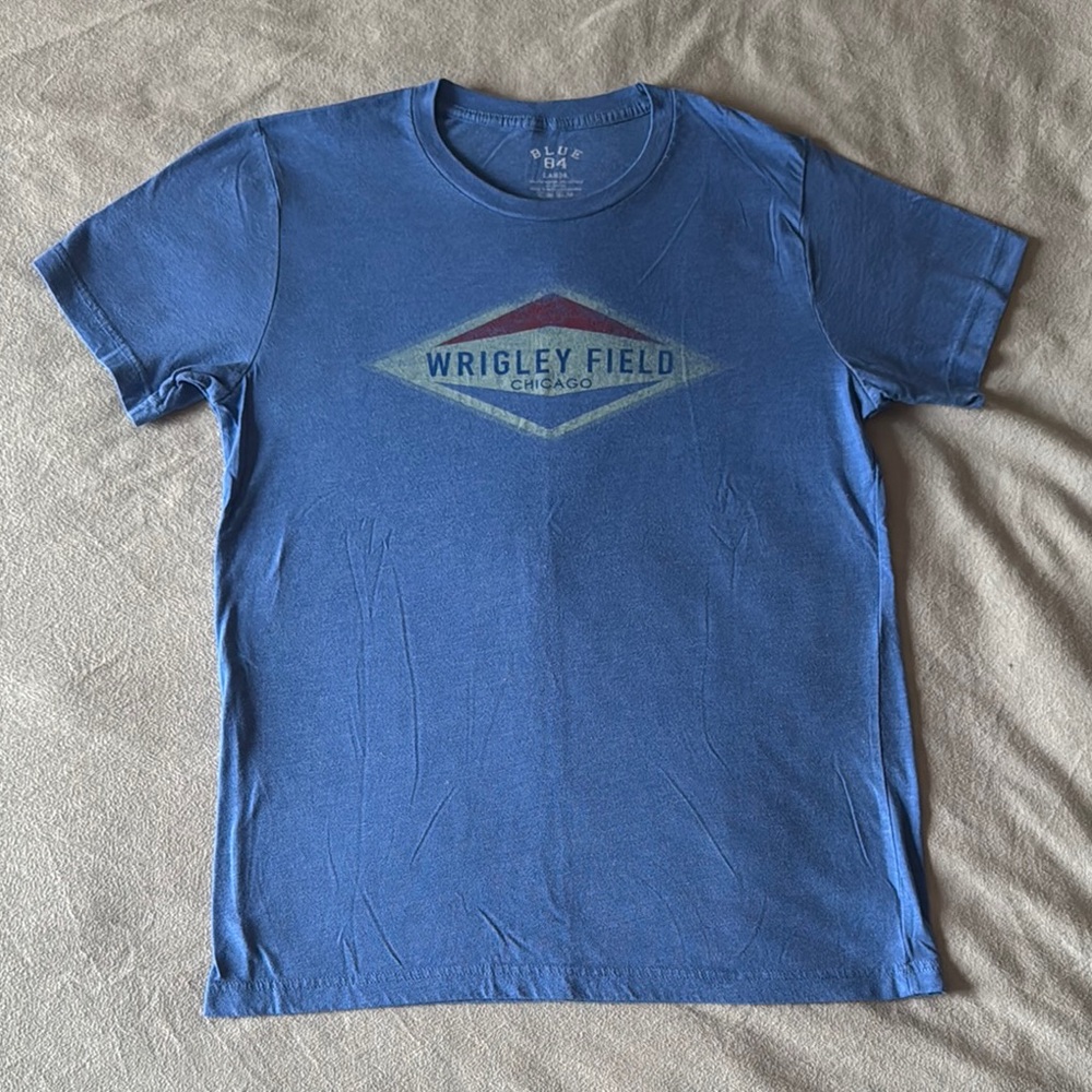 Men’s Wrigley Field Chicago Cubs T-Shirt in terrific shape